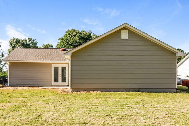 Building Photo - 375 Springlake Dr