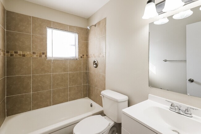 Building Photo - 1751 Elbert Acres Ct NE