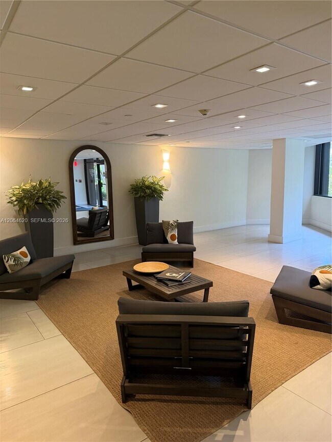 Building Photo - 540 Brickell Key Dr