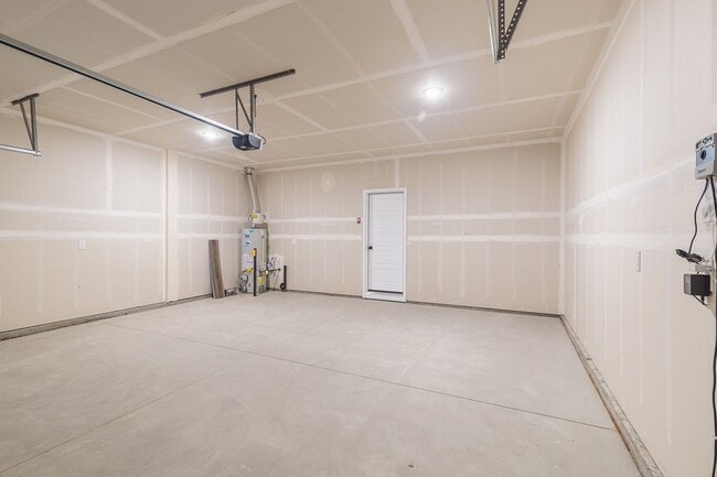 Building Photo - BRAND NEW 4 Bed 2.5 Bath Home