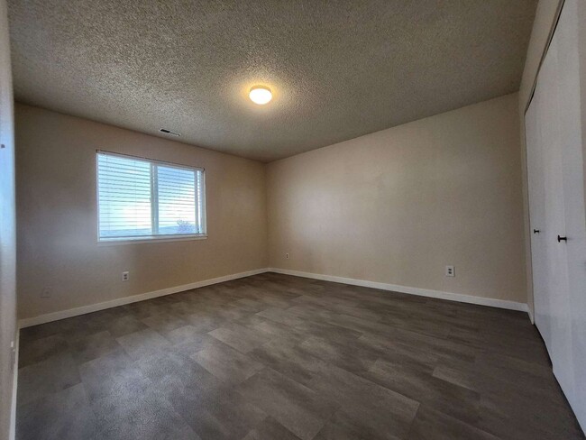 Building Photo - 3475 Cochran Dr