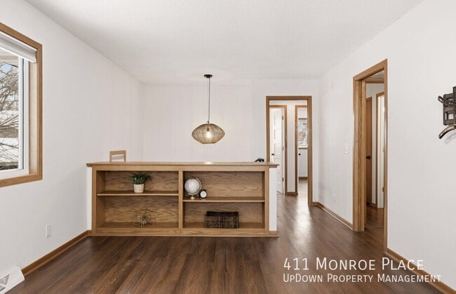 Building Photo - 411 Monroe Pl