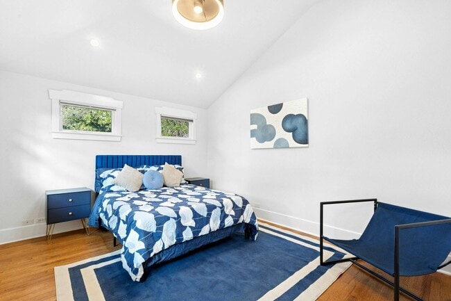 Building Photo - 1206 W 22 1/2 St