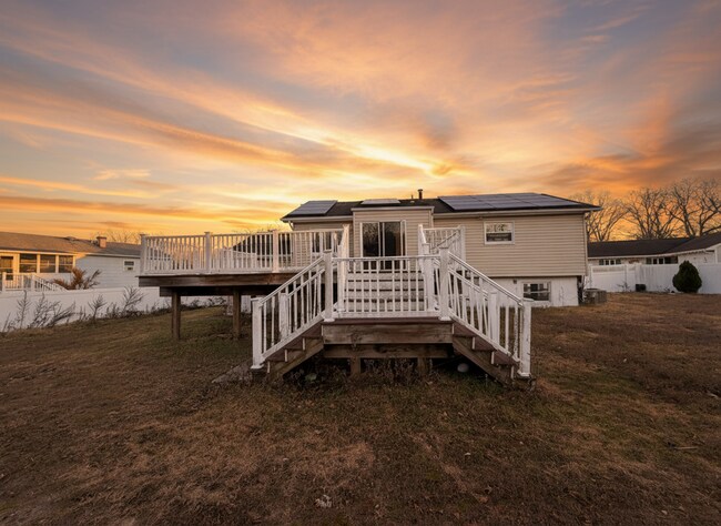 Building Photo - Spacious 5-Bedroom Bi-Level on a Quiet Cul-de-Sac!