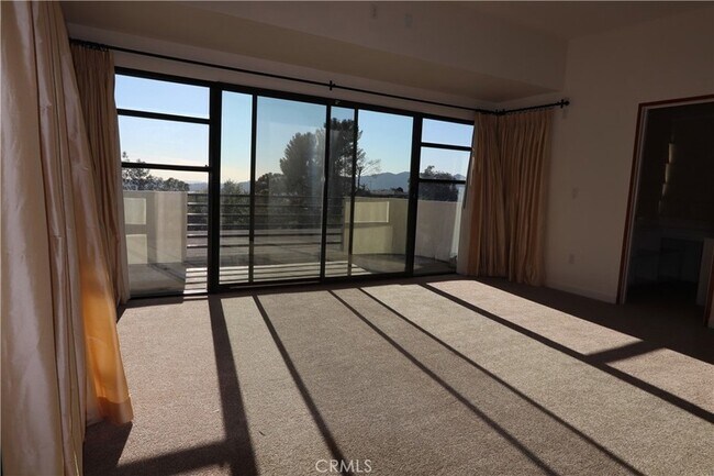 Building Photo - 703 Luton Dr