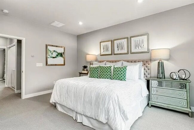 Building Photo - Stunning Luxury 4BR 3BA Home w/ Granite Island • Remodeled Kitchen • 2-Car Garage in Charlotte