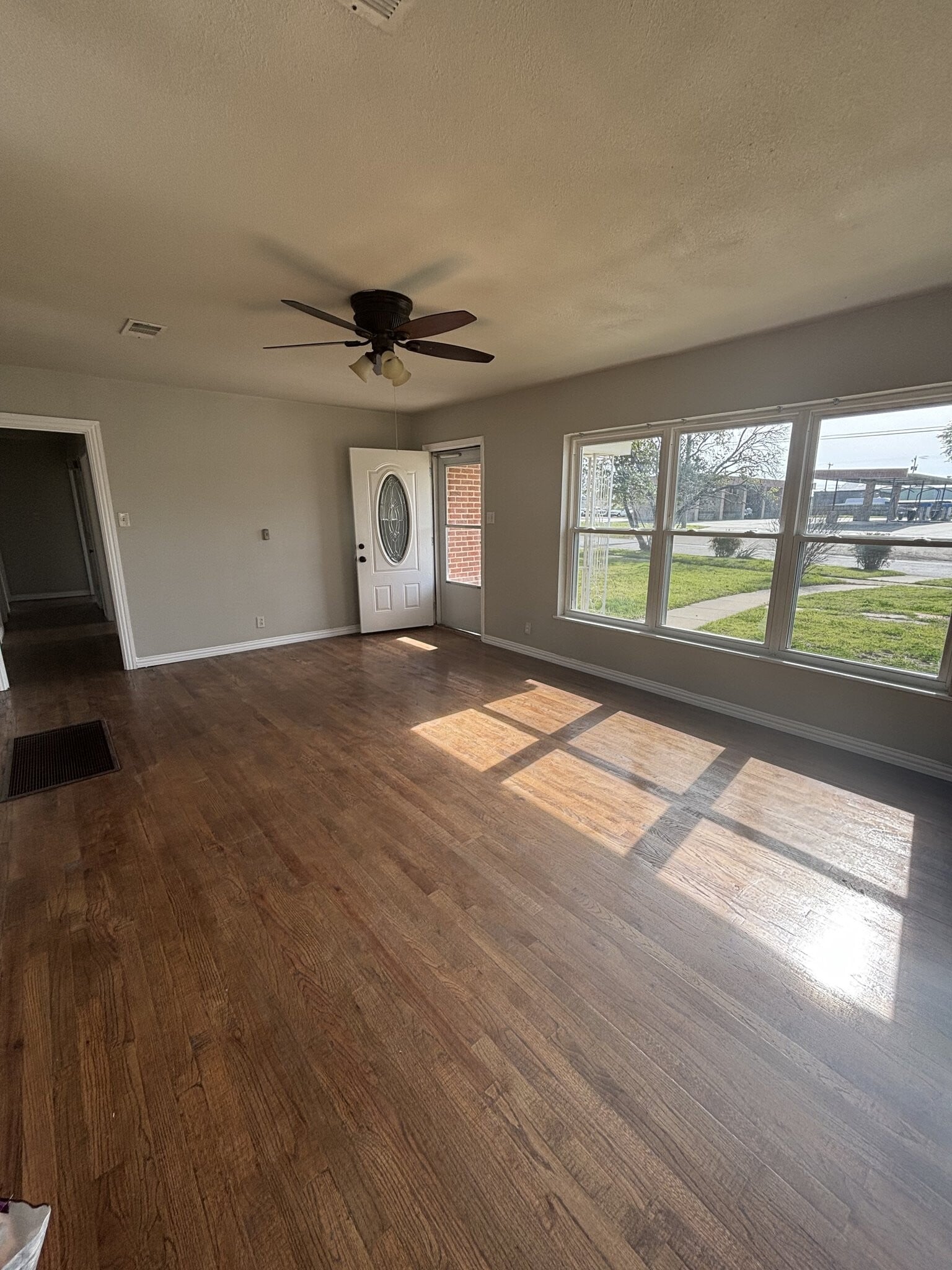 Building Photo - 206 E Belknap St