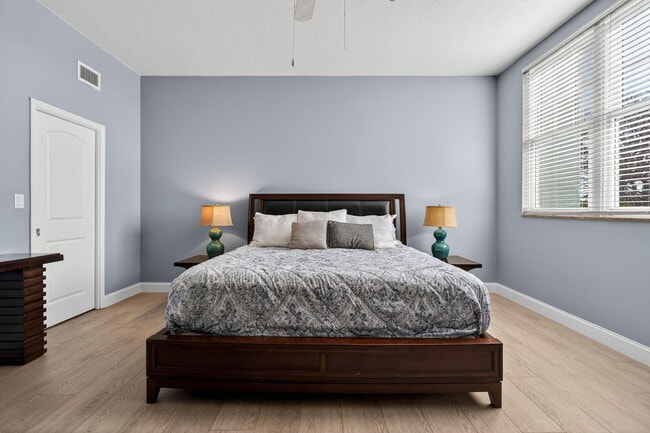 Building Photo - 805 Mainsail Cir