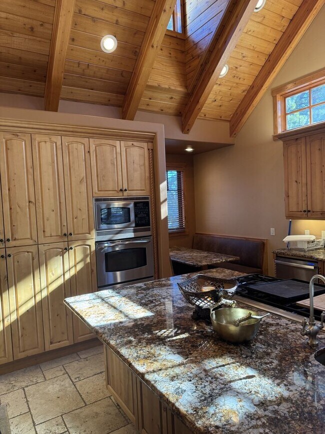 Building Photo - Luxury 5-Bedroom, 6-Bathroom Mountain Retreat – Hot Tub, Fireplaces, & More!