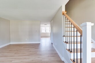 Building Photo - 418 Meadow St