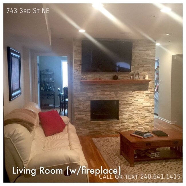 Building Photo - 743 3rd St NE