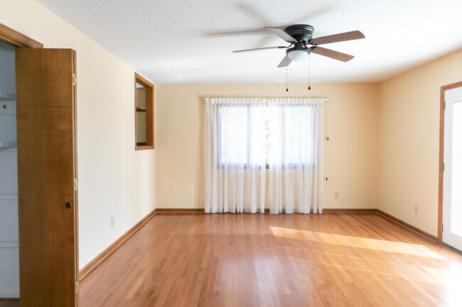 Building Photo - 5156 Mineral Springs Mountain Ave