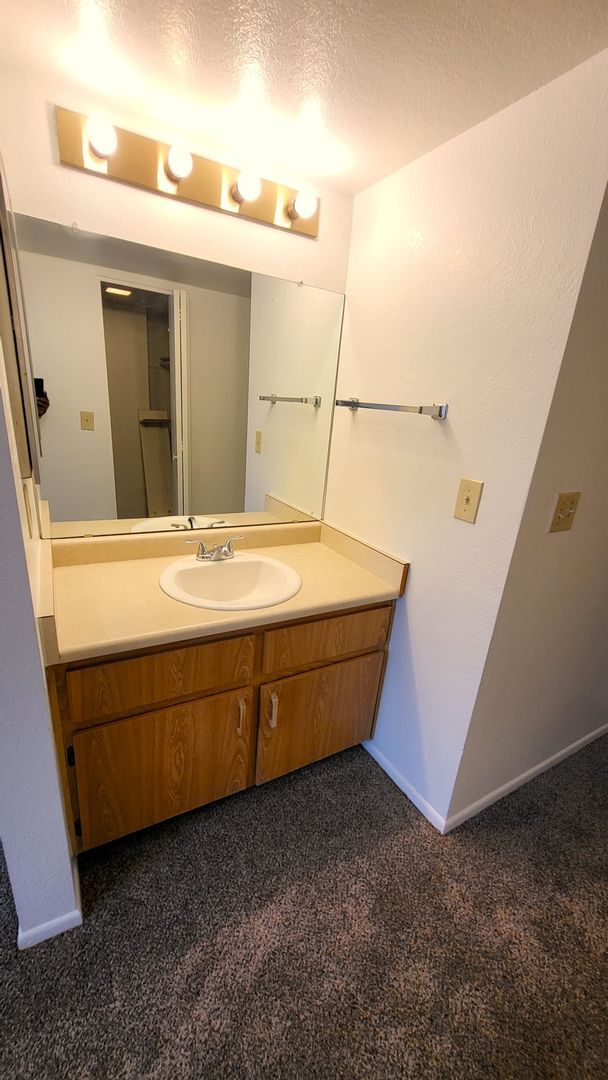 Building Photo - TEMPE TOWNHOME AVAILABLE IN GATED COMMUNIT...