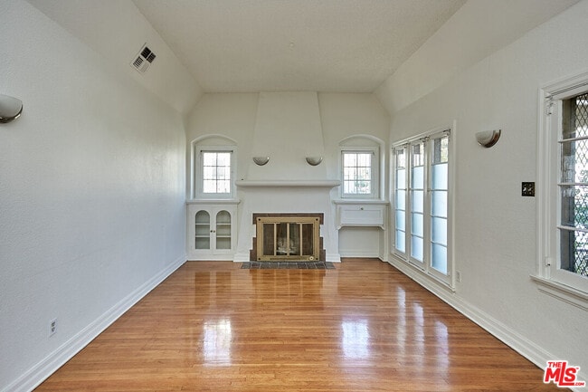 Building Photo - 1253 Keniston Ave