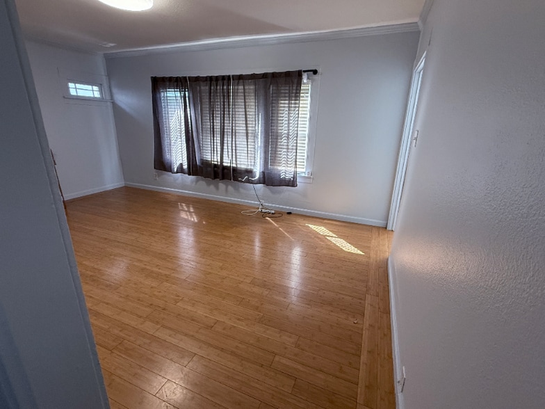 Building Photo - 4630 Melrose Ave