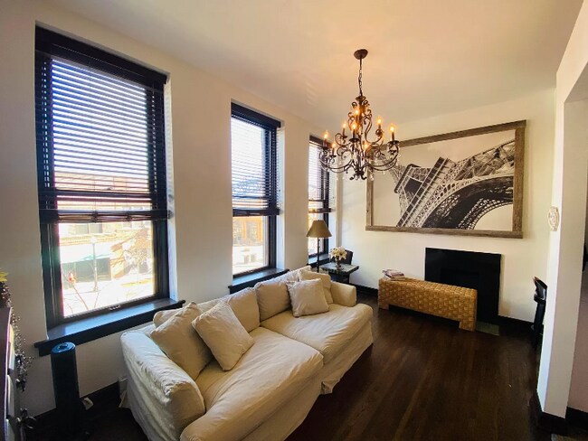 Building Photo - 12 W Poplar Ave