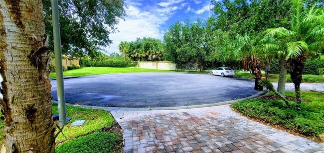 Building Photo - 520 Millifiora Ln