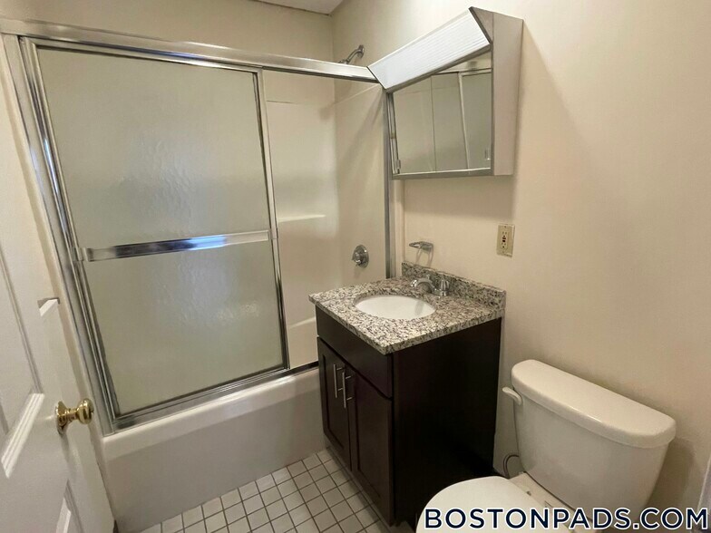 Building Photo - 81 Essex St