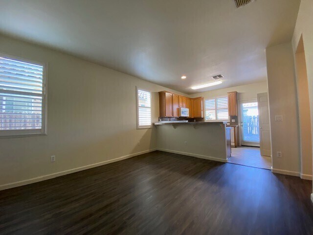 Building Photo - 3 Bedroom, 2.5 Bath, 1,505 sq. ft. home in...