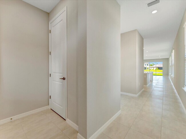 Building Photo - Stunning 3 Bed/ 2.5 bath + Den - New Build...