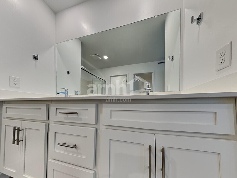 Building Photo - 6509 E Paseo Alga