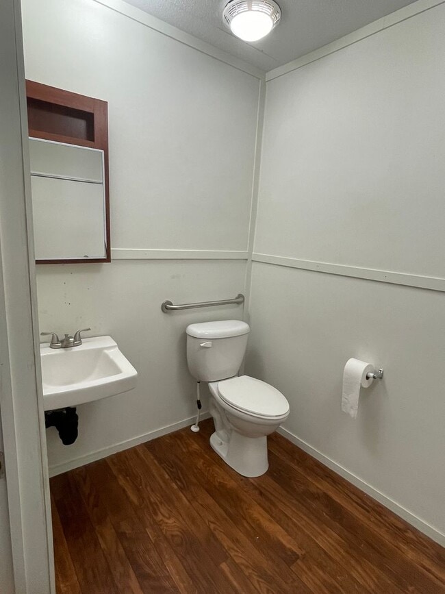 Building Photo - Three Bedroom Two Bath Manufactured Home i...