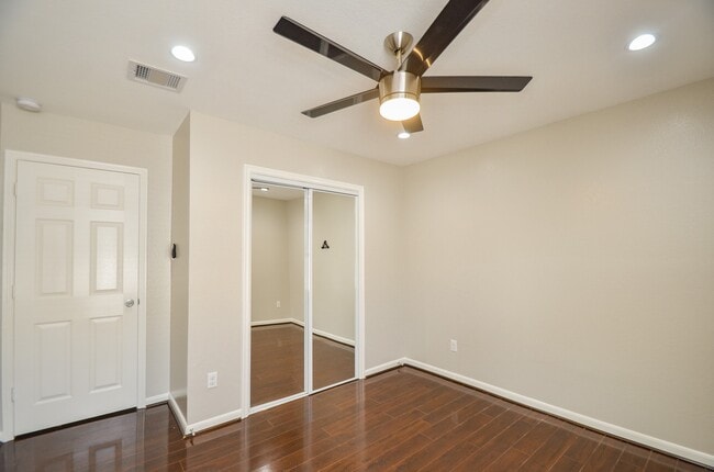 Building Photo - 9518 Prairie Dale Ct