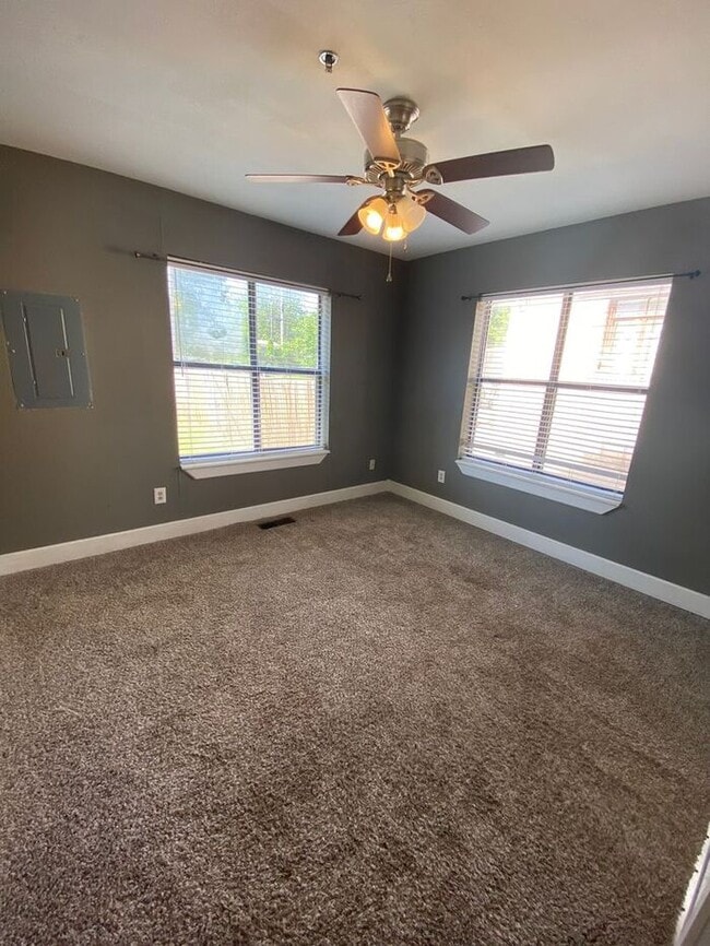 Building Photo - 1 bed 1 bath in Paseo District