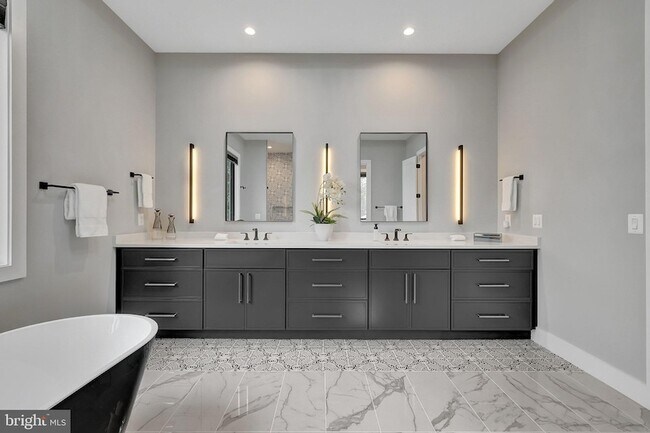 Building Photo - 1100 Balls Hill Rd