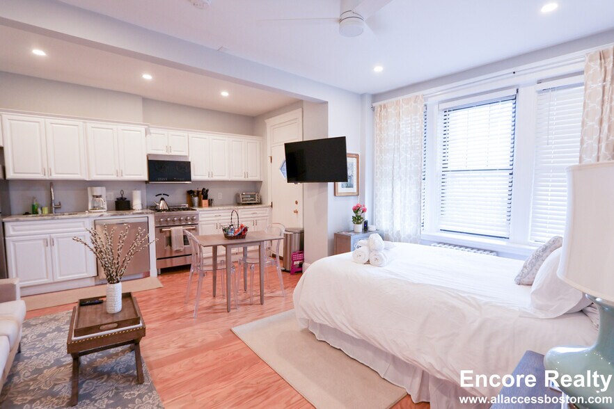 Building Photo - 185 Chestnut Hill Ave