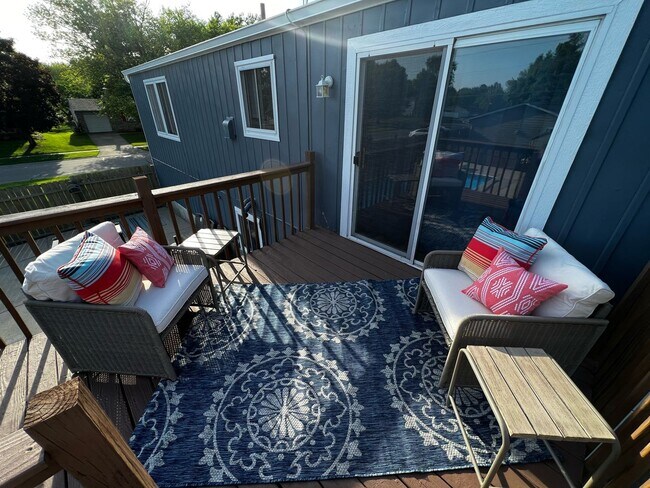 Building Photo - Private Pool, Firepit, BBQ - A FUN place to RELAX. Fully furnished and fully stocked.