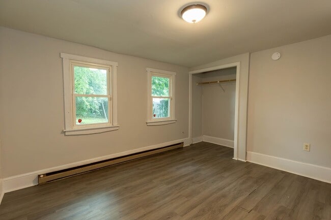 Building Photo - 323 S Raleigh St