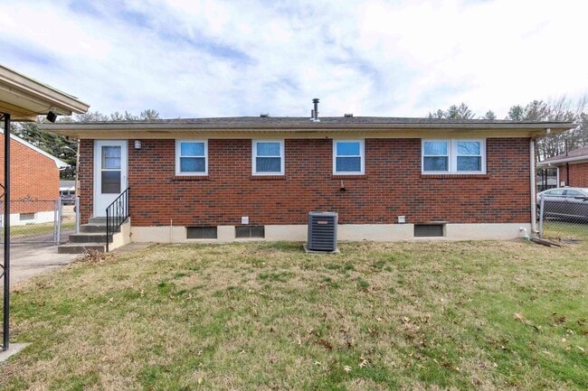 Building Photo - 3857 Darlene Dr