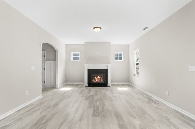 Building Photo - 240 E Quailwood Dr