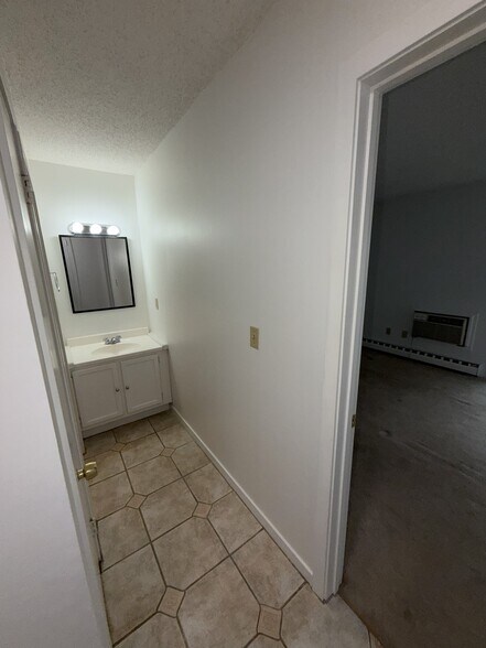 Building Photo - 295 Redstone Hill Rd