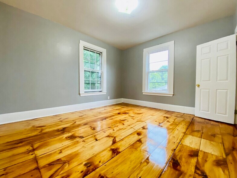 Building Photo - 18 Montvale Ave