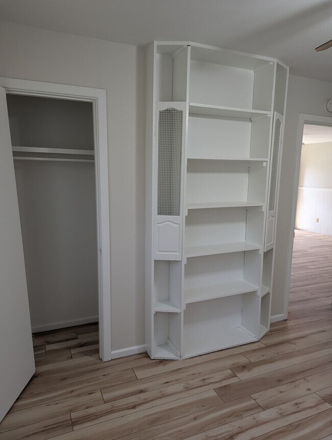 Building Photo - 2322 62
