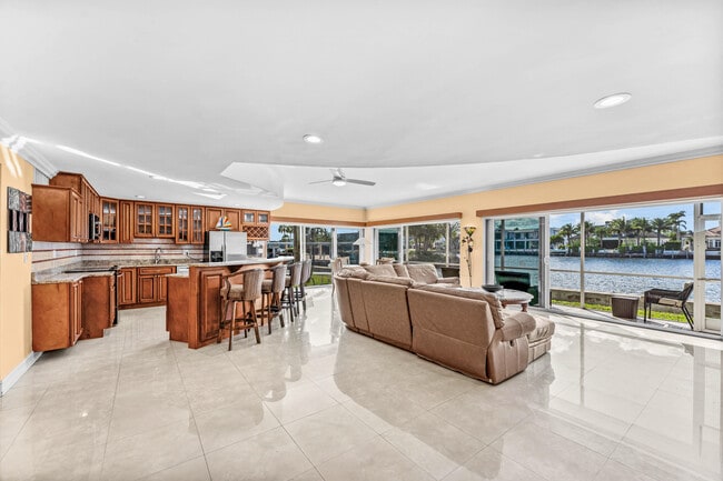 Building Photo - 1166 Hillsboro Mile