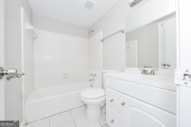 Building Photo - 144 Fairview Dr