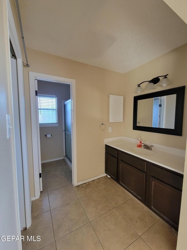 Building Photo - 305 Garden Grove Ln