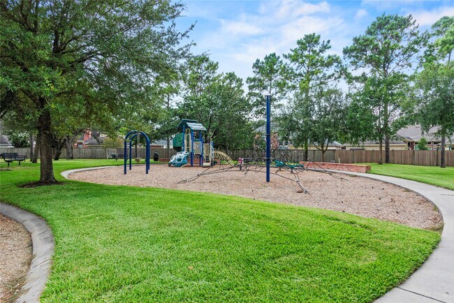 Building Photo - 18135 Somerset Knolls Ct