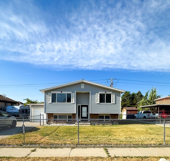 Building Photo - 1545 Barbara Cir