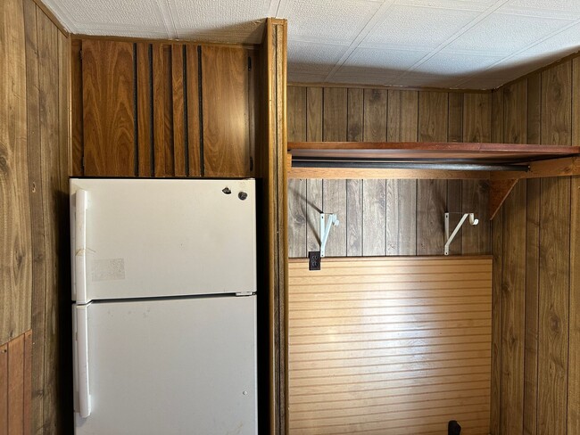 Building Photo - 1 Bedroom 1 Bathroom Mobile Home Duplex lo...