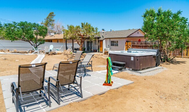 Building Photo - Fully Furnished Home in Yucca Valley