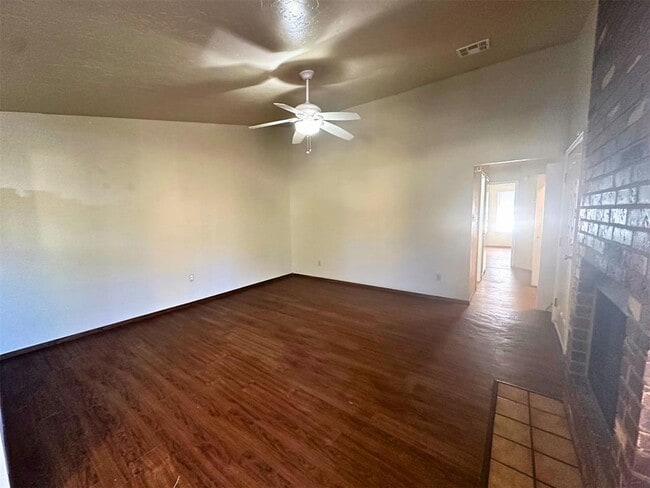 Building Photo - 910 NW Dearborn Ave