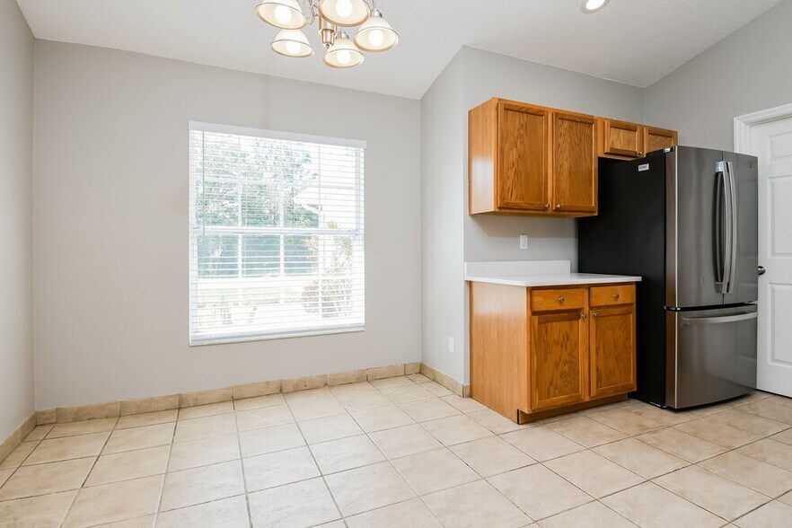 Building Photo - 653 Cotulla Dr