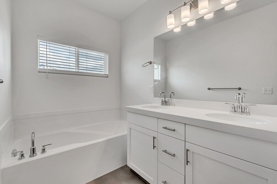 Building Photo - 1593 N 1870 E