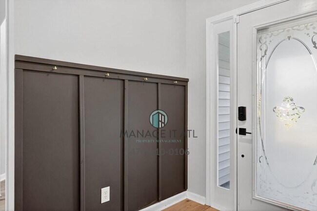 Building Photo - Meticulously maintained 3 Bedroom ranch ho...