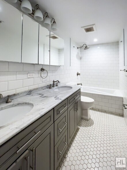 Building Photo - EASTERN PARKWAY / Spacious 4-Bed, 3-Bath D...