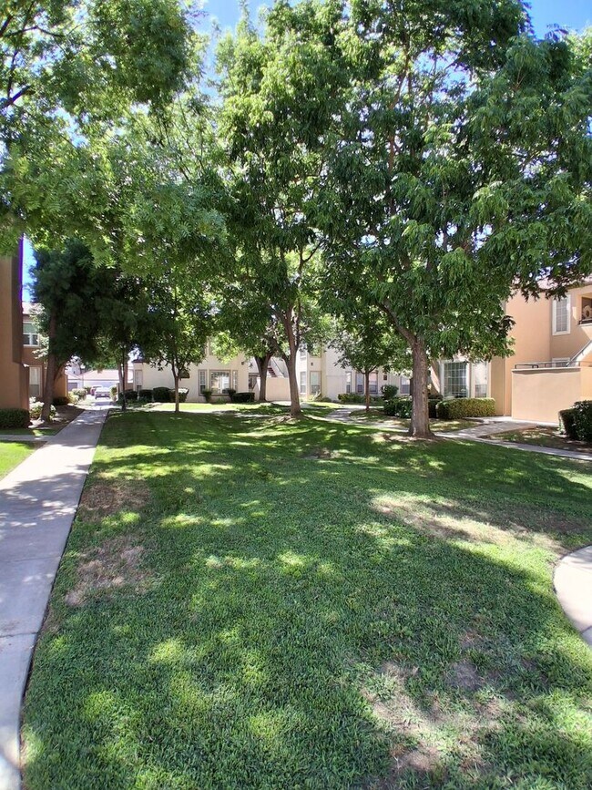 Building Photo - 8147 N Cedar Ave
